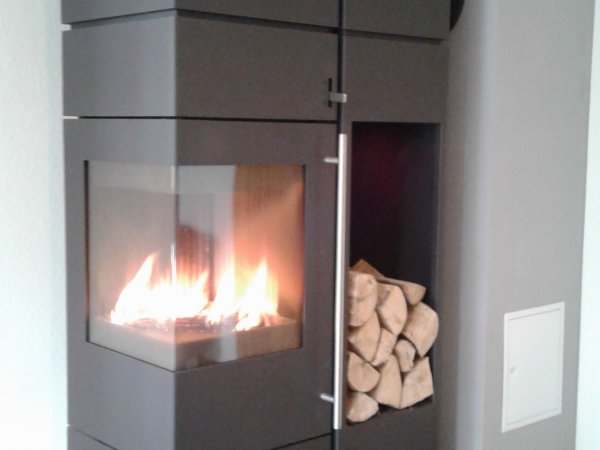 Kaminofen mit Holzregal, Erfurt